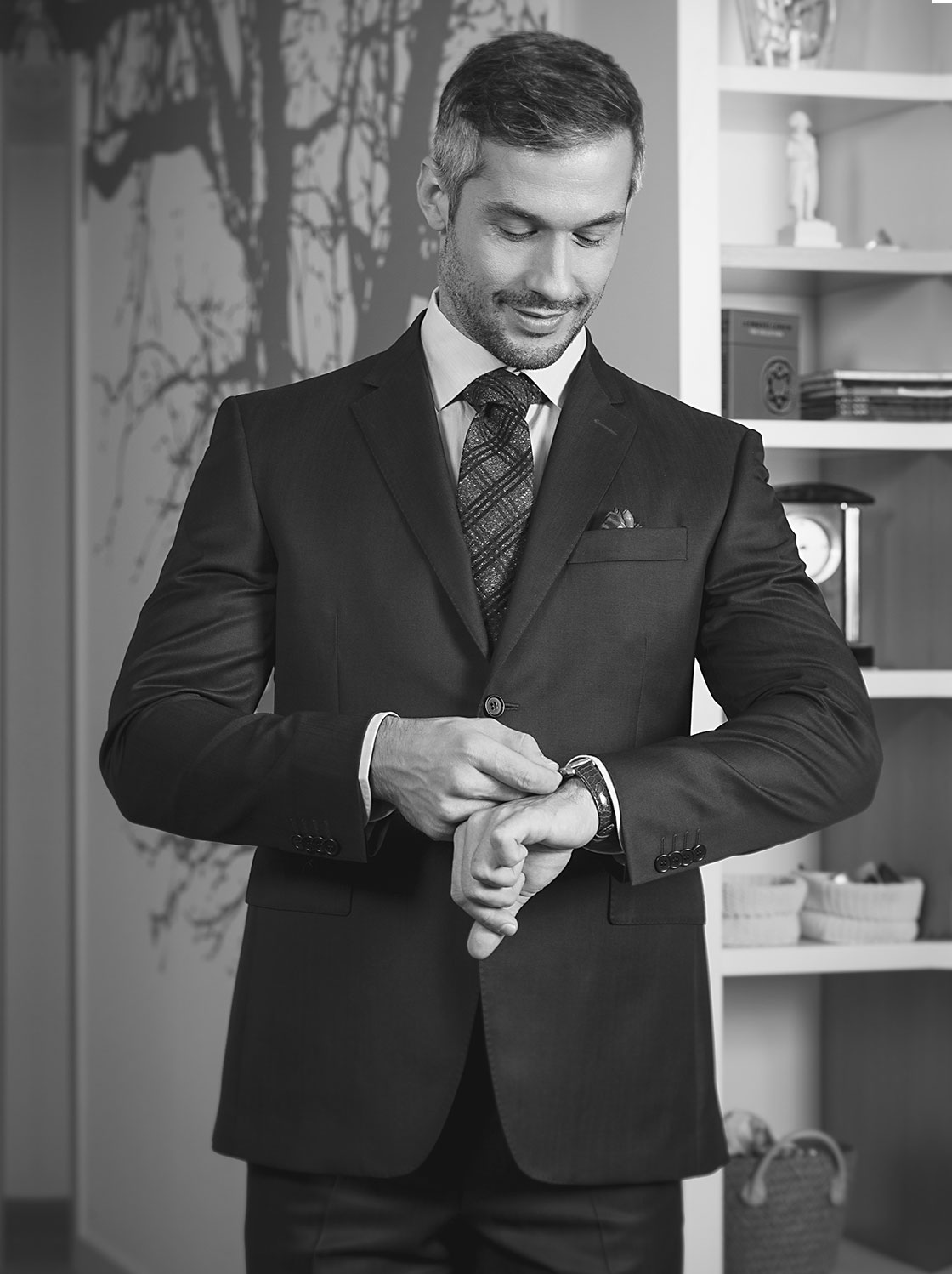 Moderno i elegantno muško poslovno odijelo