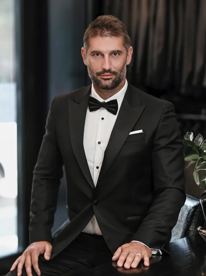 Crno odijelo za svadbu, CE193