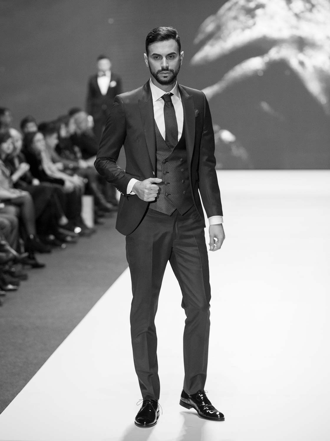 Svečano vjenčano odijelo